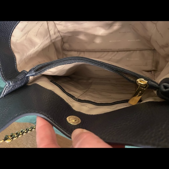 Michael Kors Newbury Pebbled Leather Chain Tote Bag dark navy EUC - Picture 9 of 14